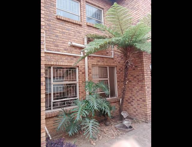 2 BEDROOM PROPERTY TO RENT IN GROENEWEIDE